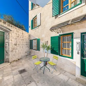 Perla Varos , Split Chorwacja